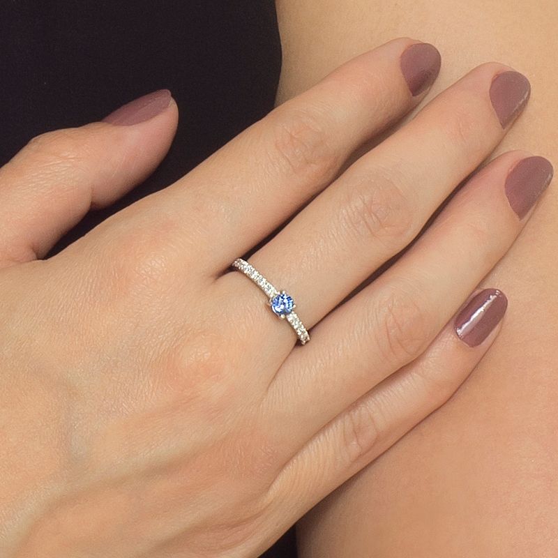 modelo-anel-safira-azul-brilhantes-brancos-detalhe-ANOBSAF78000
