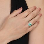 modelo-anel-esmeralda-brilhantes-brancos-detalhe-ANOBESM78400