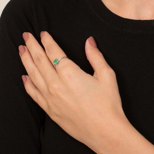 Anel solitário de esmeralda  cushion 0,56ct