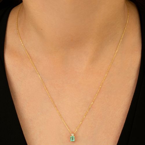 Colar esmeralda colombiana 0,53ct e 5 pontos brilhante branco