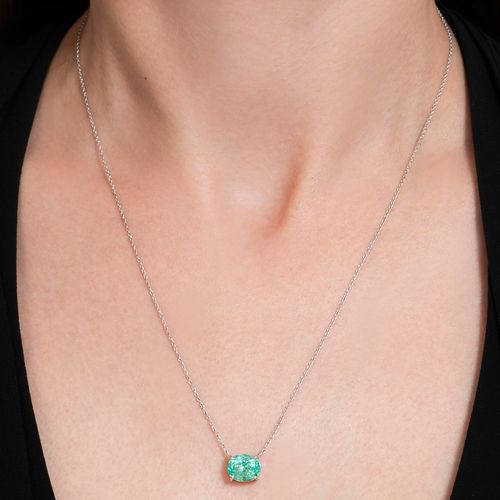 Colar solitário esmeralda oval 2,38cts