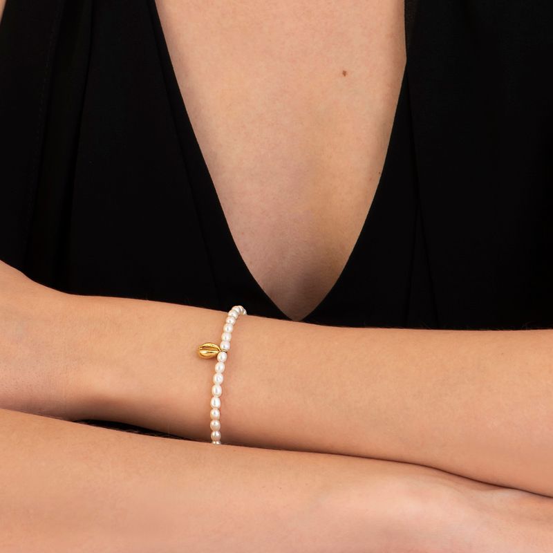 modelo-pulseira-perola-buzios-ouro-amarelo-detalhe-PUOAPER77551