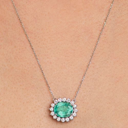 Colar esmeralda oval 3,18cts e brilhantes
