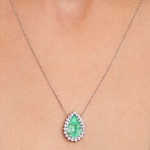 Colar esmeralda colombiana gota 3,70cts e brilhantes