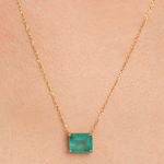 modelo-colar-ouro-amarelo-18k-750-esmeralda-retangular-10x8mm-detalhe-COOAESM82599