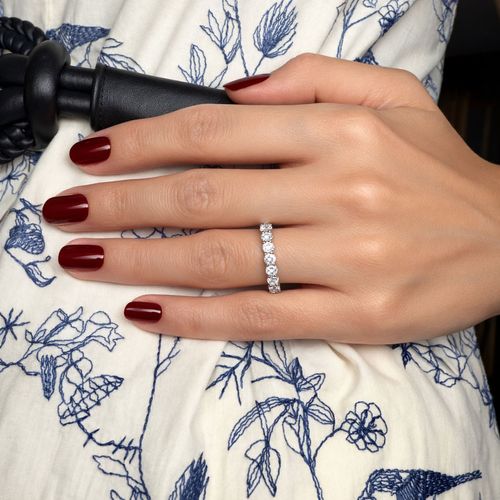 Meia aliança brilhantes brancos 122 pontos